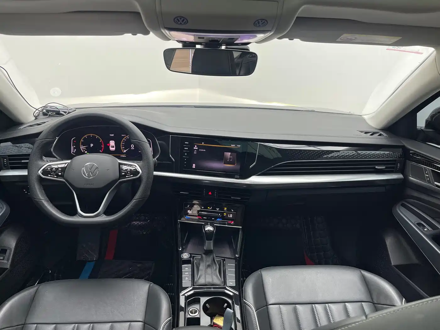 Volkswagen Passat 2023 330TSI Starlight Elite Edition фото 9