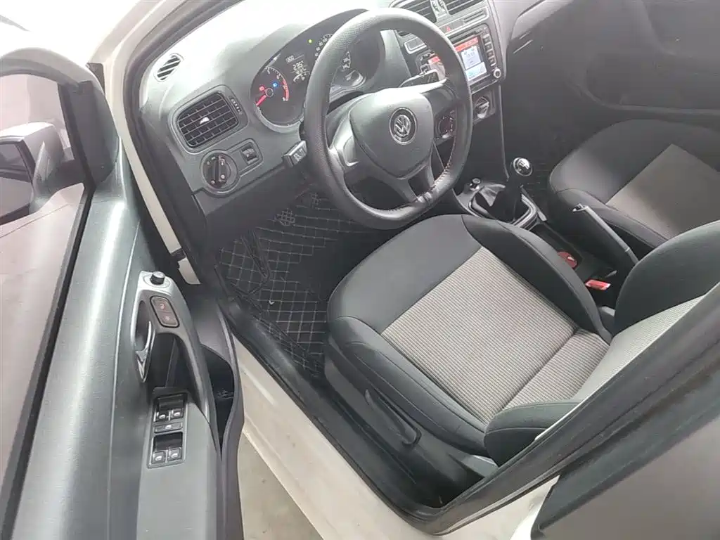 Volkswagen Polo 2016 1.4L Manual Trend фото 16
