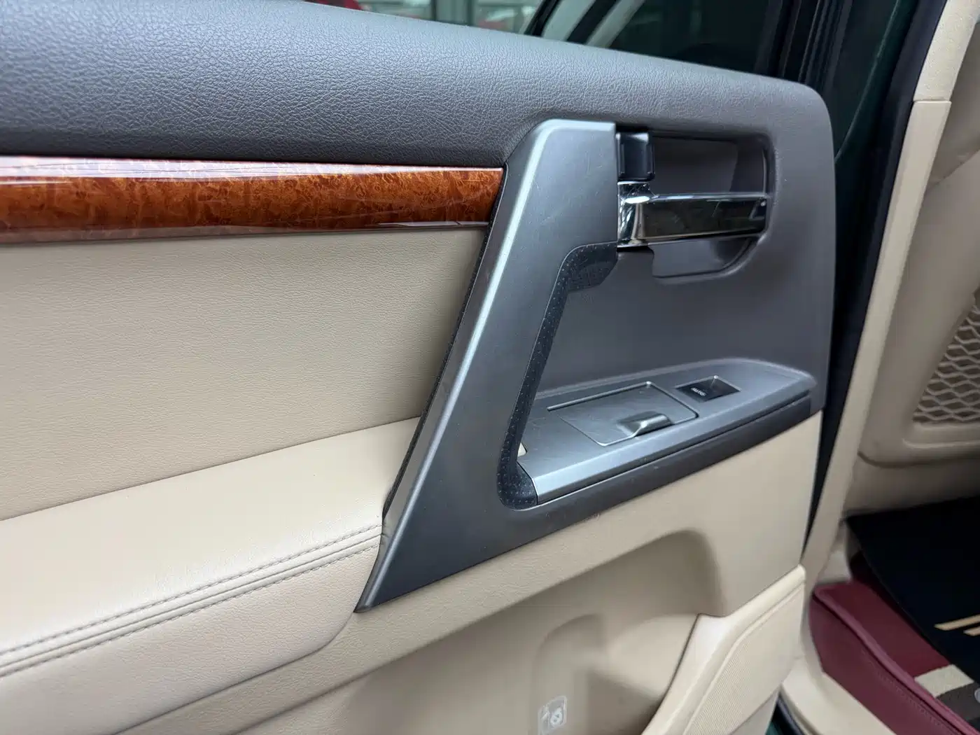 Toyota Land Cruiser 2012 4.6L Automatic VX-R фото 25