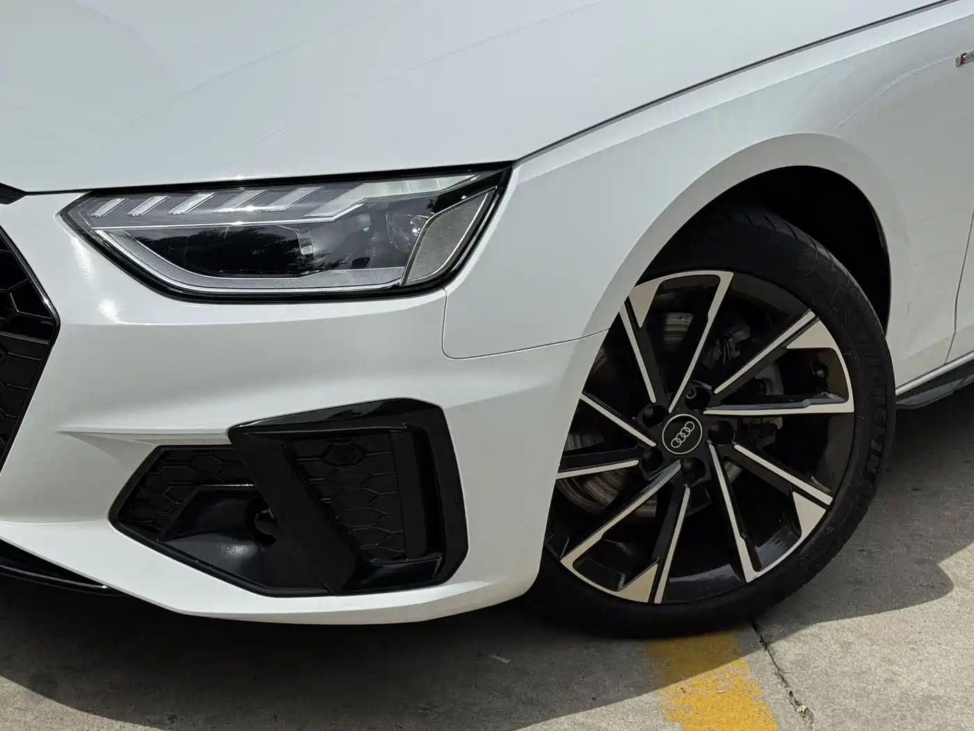 Audi A4L 2023 40 TFSI Luxury Sport фото 13
