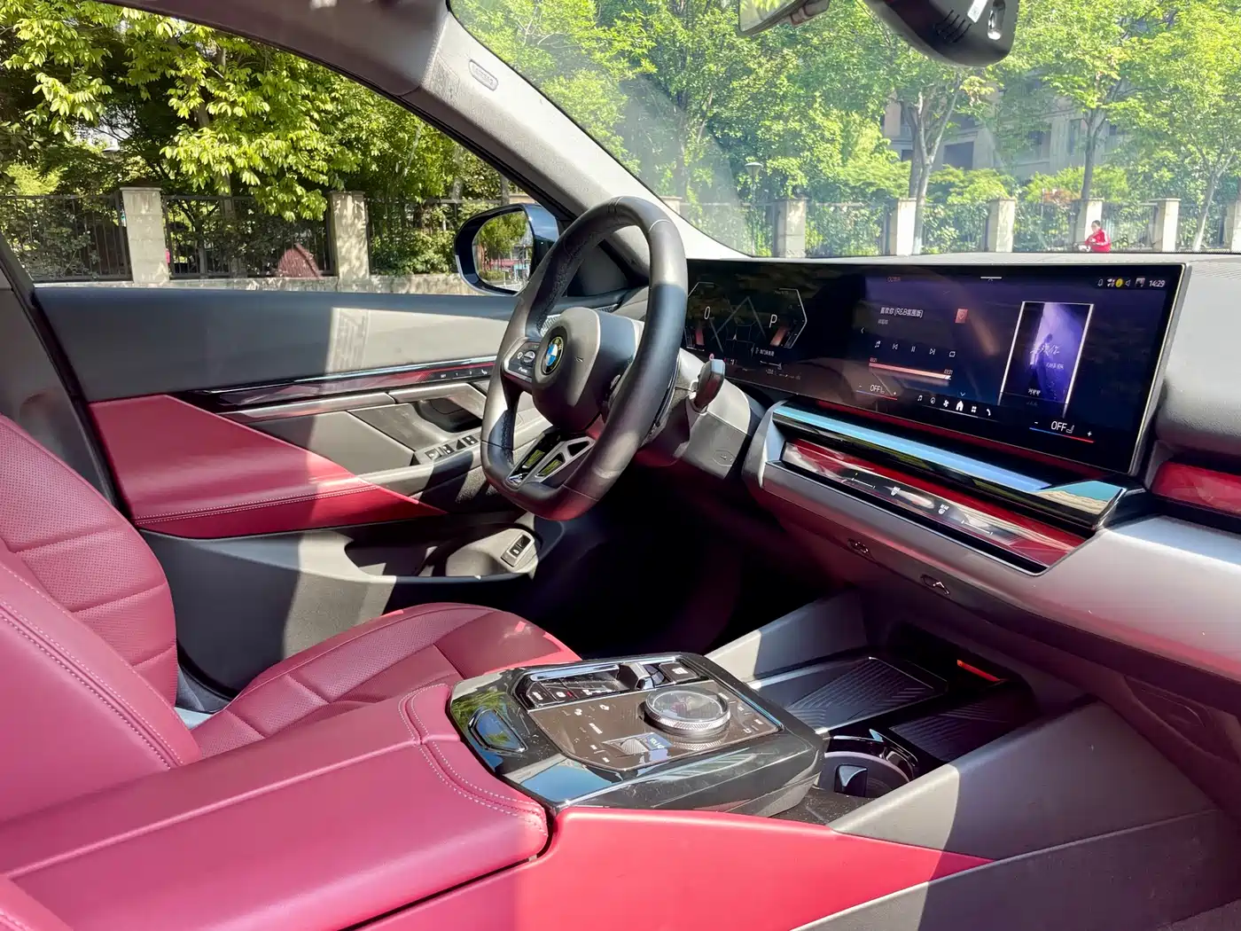 BMW 5 Series 2025 530Li Leading M Sport Package фото 17