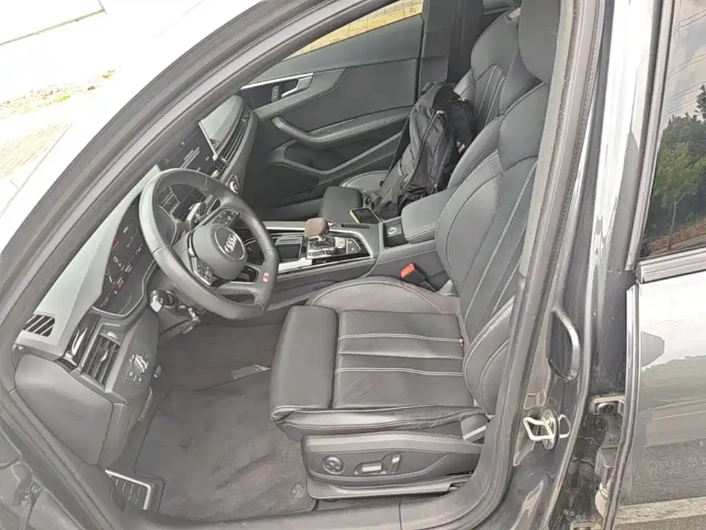 Audi A4L 2023 40 TFSI Luxury Sport фото 15