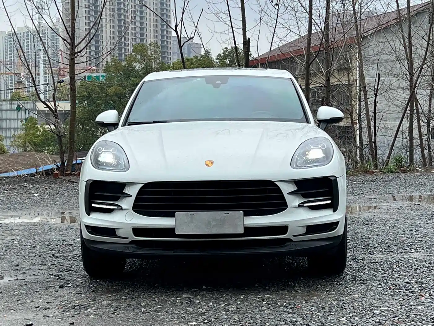 PORSCHE MACAN