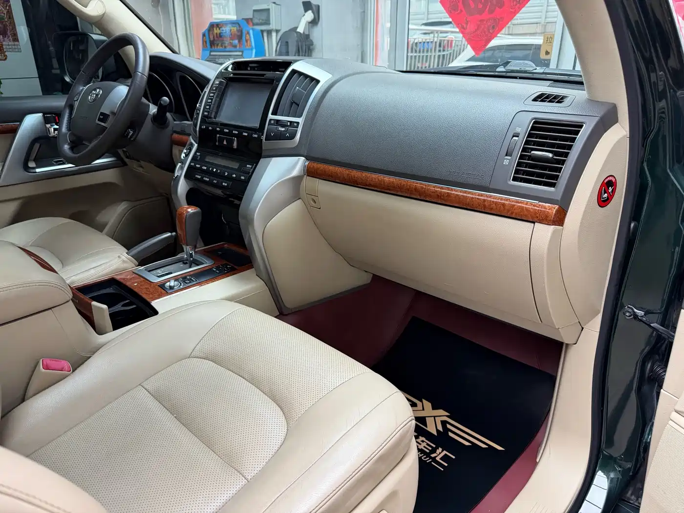 Toyota Land Cruiser 2012 4.6L Automatic VX-R фото 41