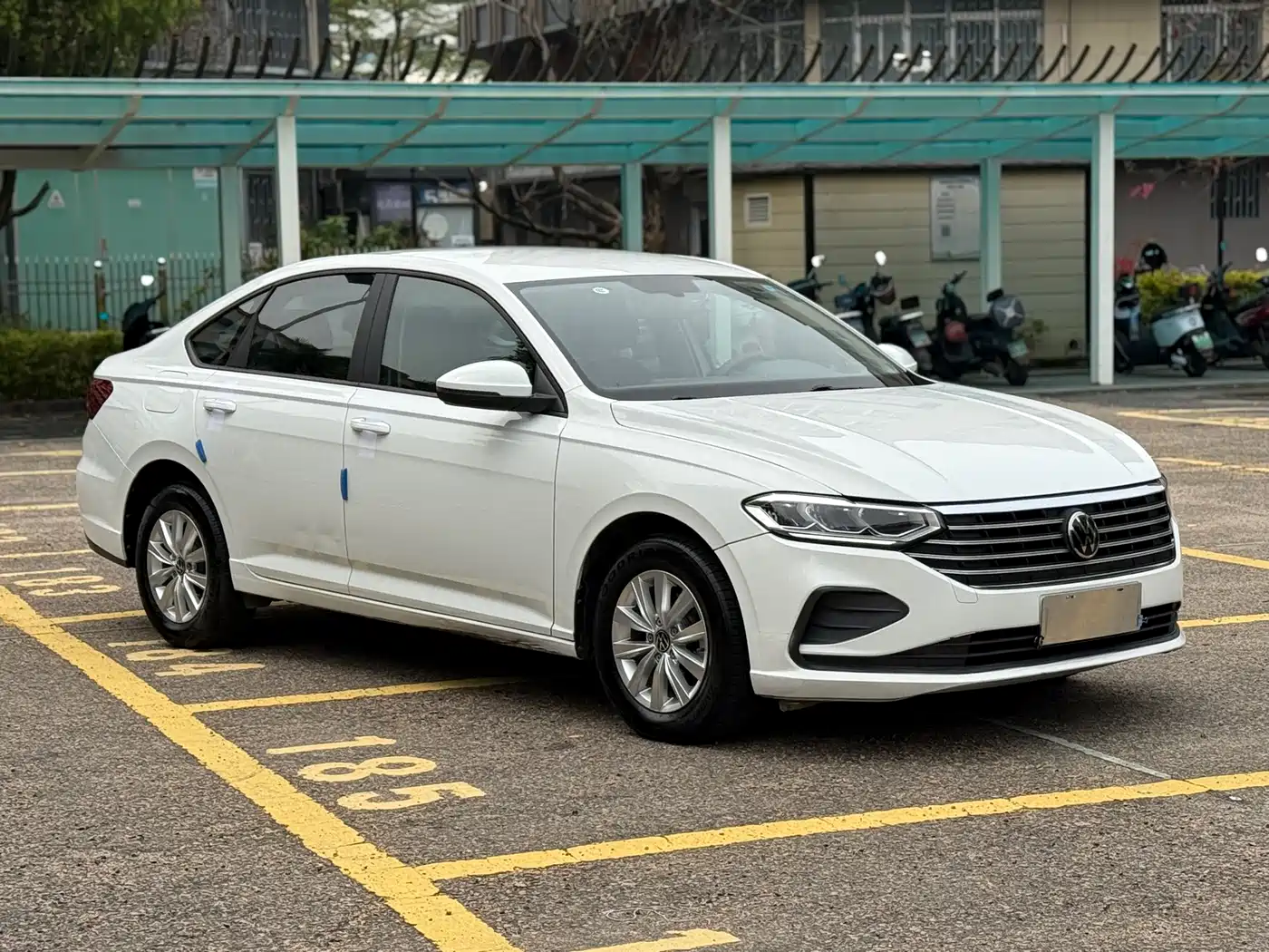 Volkswagen Lavida 2023 1.5L Auto Delight Edition фото 3