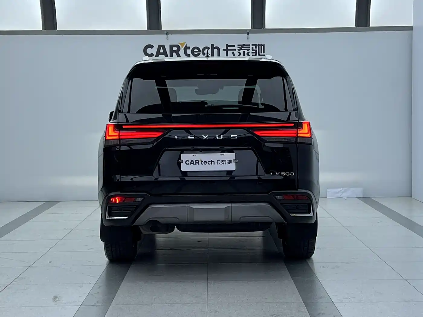 Lexus LX 2016 570 Dynamic Luxury Edition фото 2