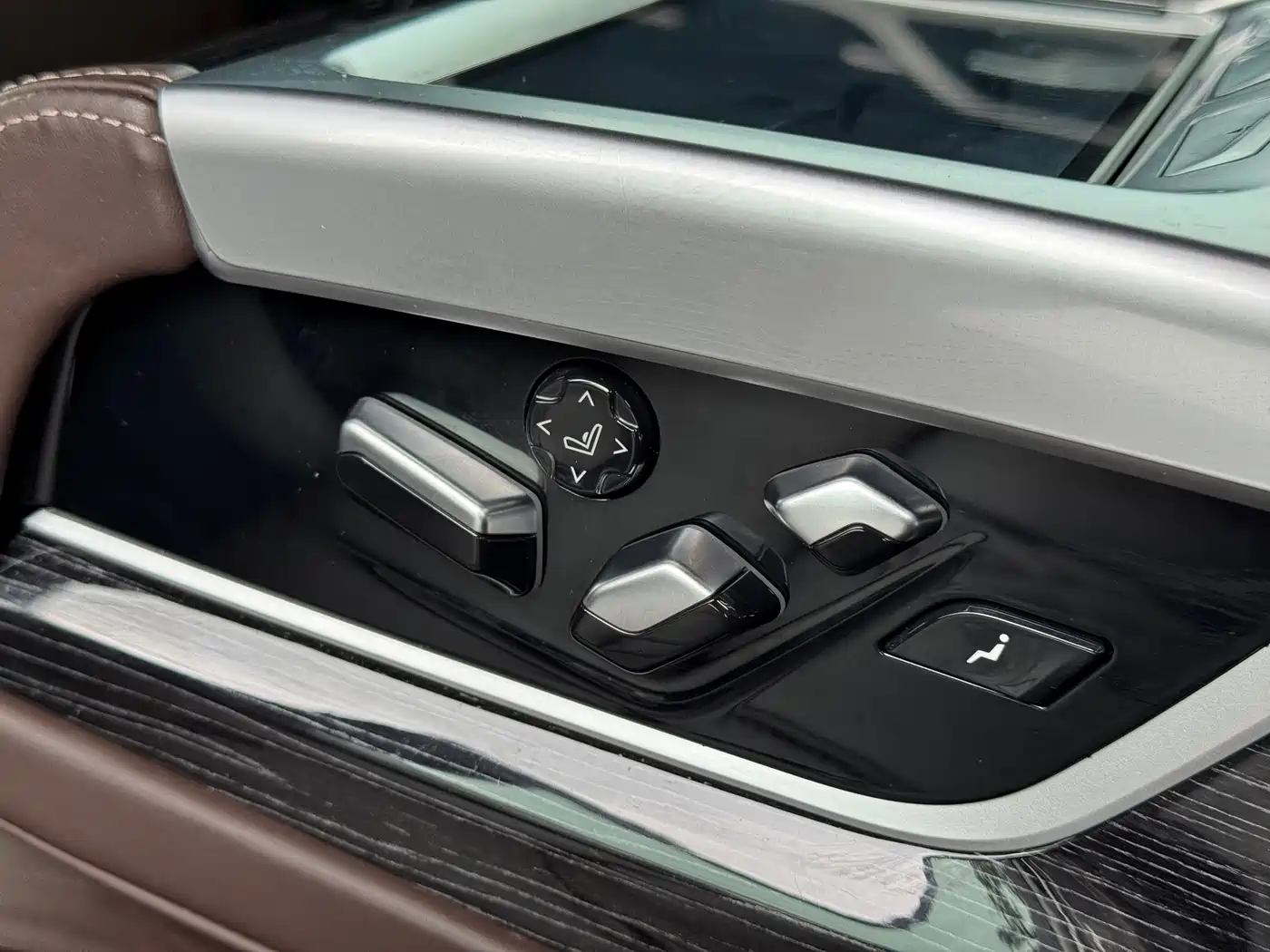 BMW 7 Series 2021 Model 730Li M Sport Package фото 13