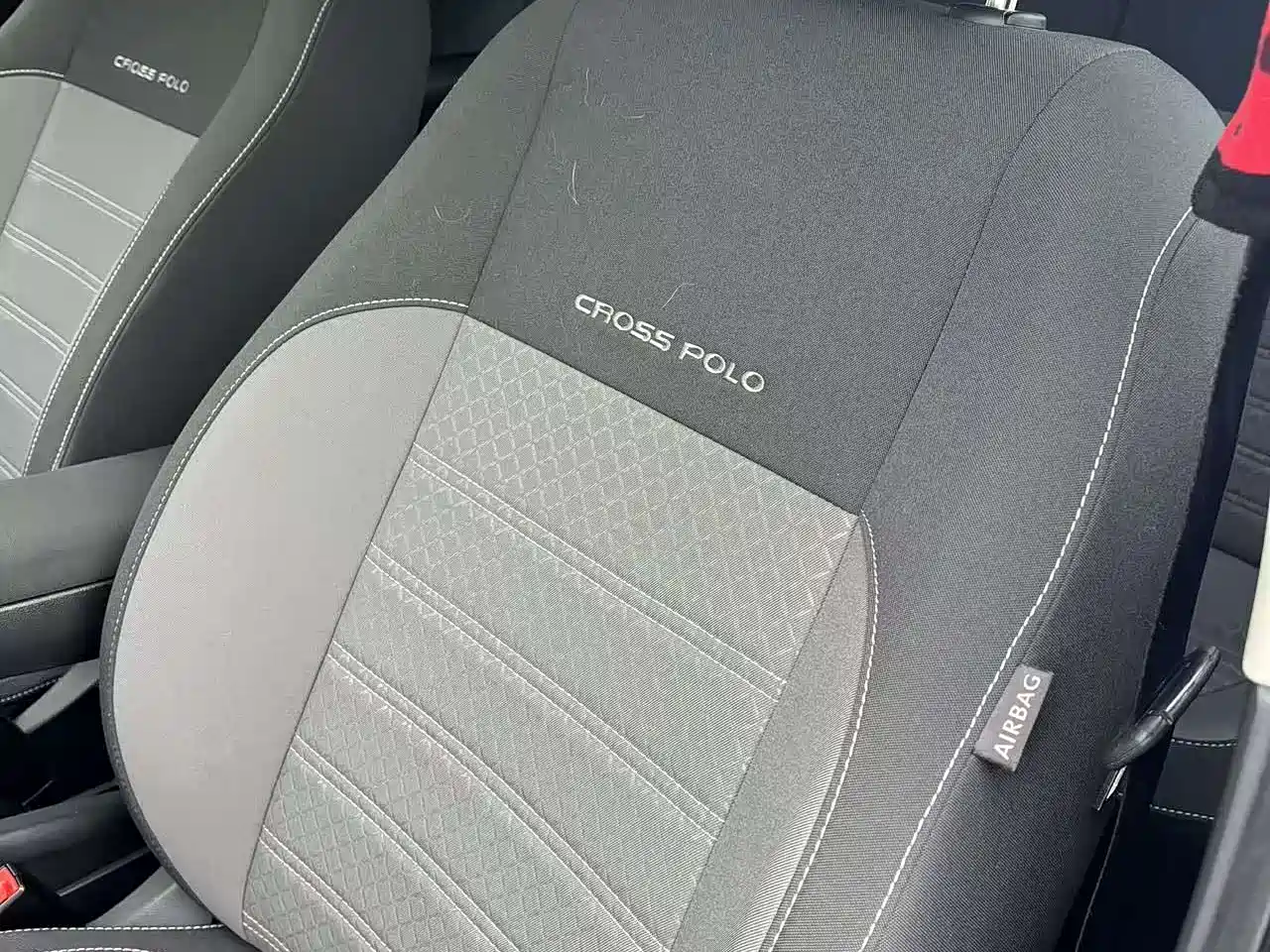 Volkswagen Polo 2016 1.6L Cross Polo Automatic фото 18