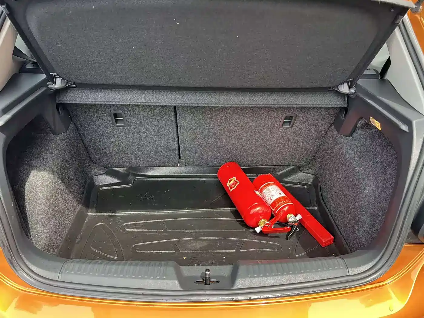 Volkswagen Polo 2016 1.6L Cross Polo Automatic фото 8