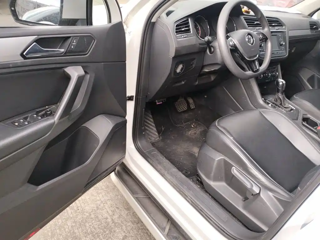 Фото 12 - Volkswagen Tiguan L