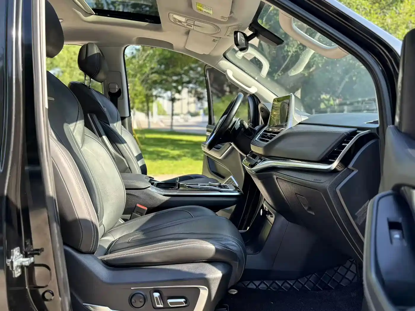 SAIC Maxus Maxus G20 2021 2021 PLUS 2.0T Gasoline Automatic Luxury Executive Edition