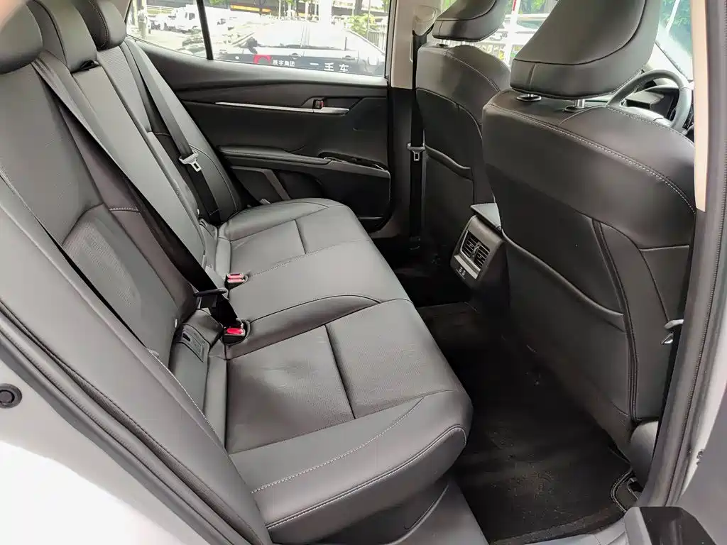 Photo 11 - Toyota Camry