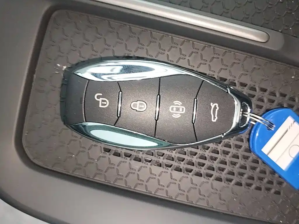 Hongqi EH7 2026 2025 690 Smart Selection Edition