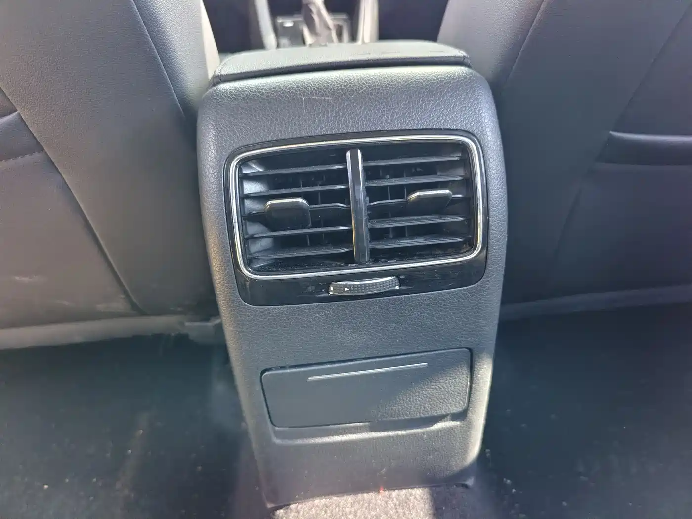 Volkswagen Sagitar 2018 1.6L Automatic Comfort фото 11