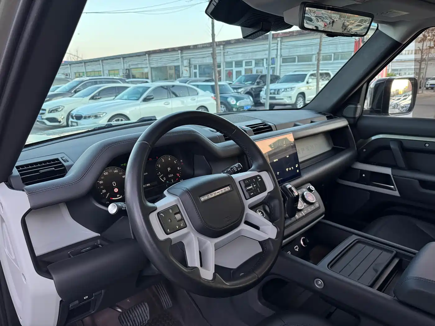 Land Rover Defender 2023 Model 110 3.0T P400 Dark Special Edition фото 9