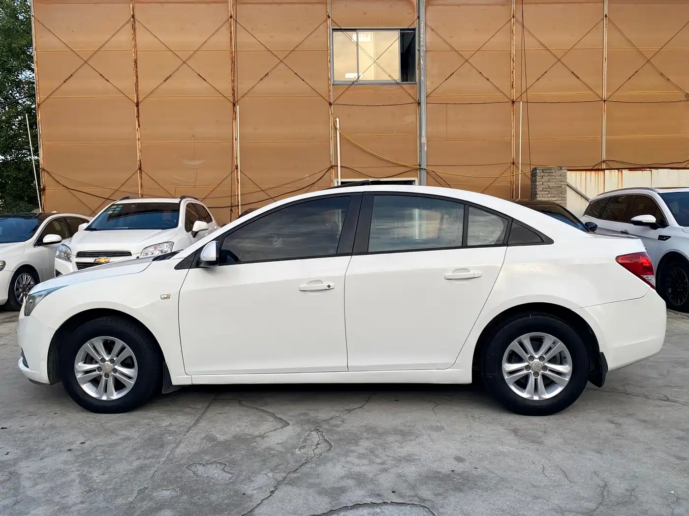 Photo 11 - Chevrolet Cruze