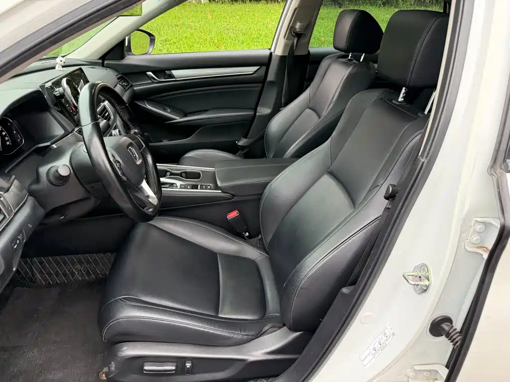 Photo 8 - Honda Accord
