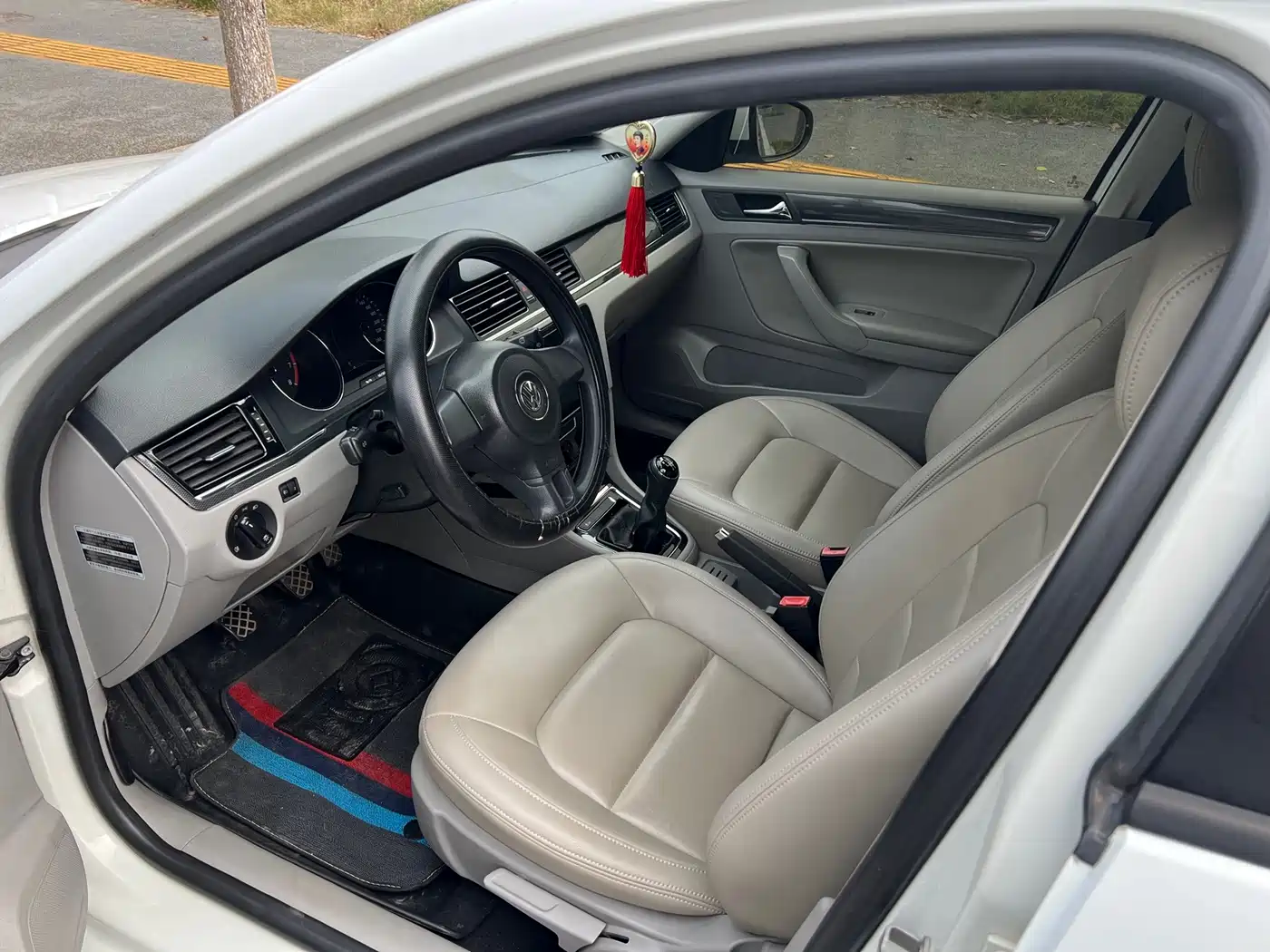 Volkswagen Bora 2013 2013 1.6L Manual Fashion Model
