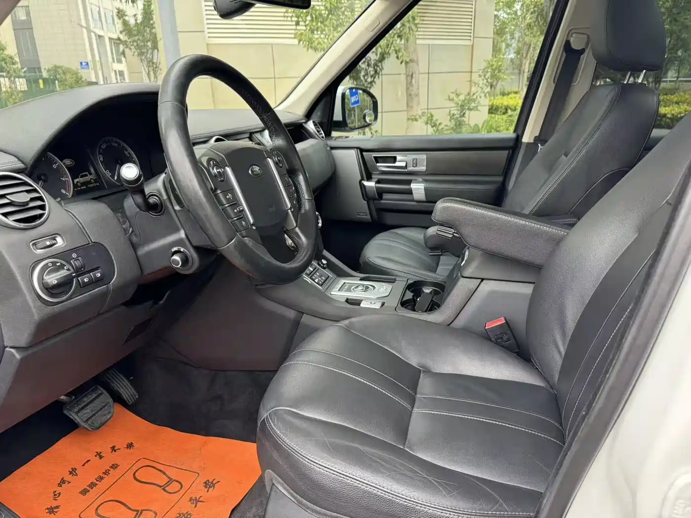 Land Rover Discovery 2016 3.0 SC Gloss Black Collector's Edition HSE фото 7