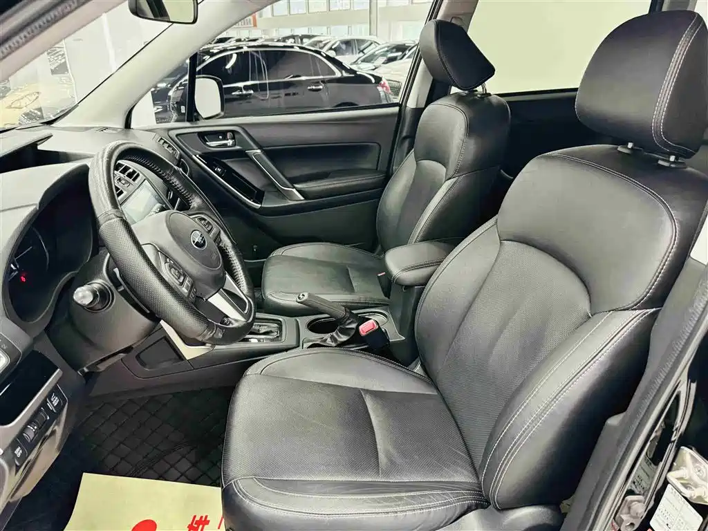 Subaru Forester 2016 2.5i Prestige Navigation Edition фото 12