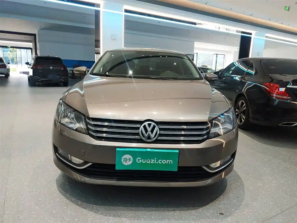 Volkswagen Passat 2014 1.8TSI DSG Luxury Edition фото 3
