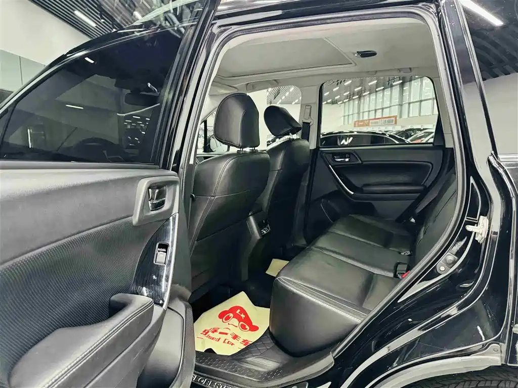 Subaru Forester 2016 2.5i Prestige Navigation Edition фото 17