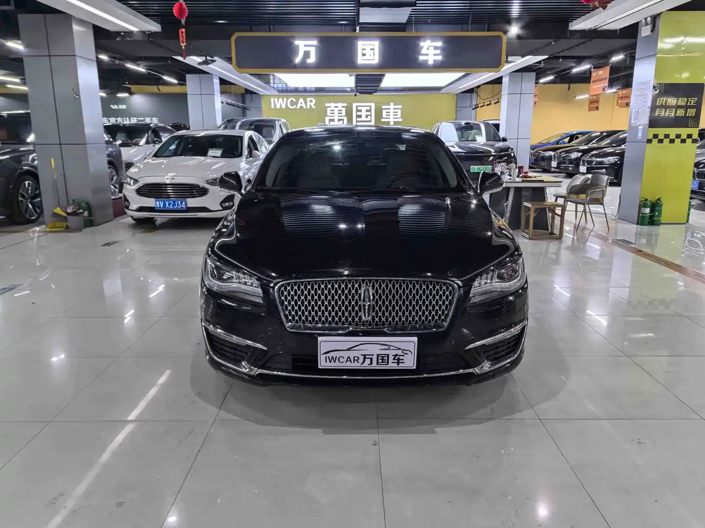 Фото 2 - Lincoln MKZ