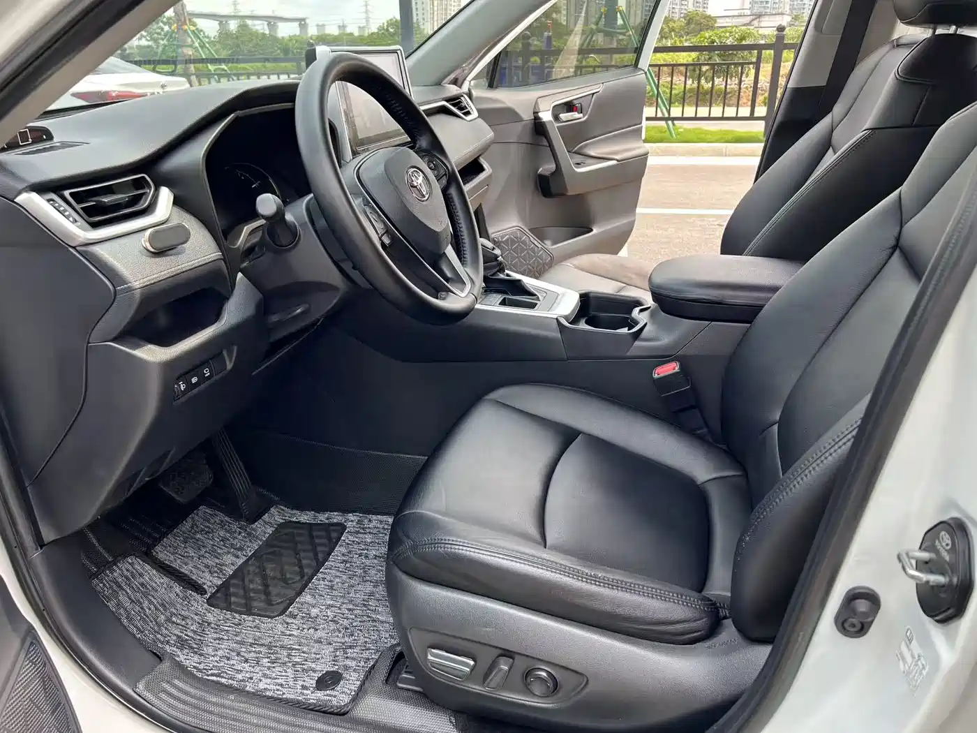 Toyota RAV4 Rongfang 2020 2.0L CVT 2WD Trend Edition фото 4