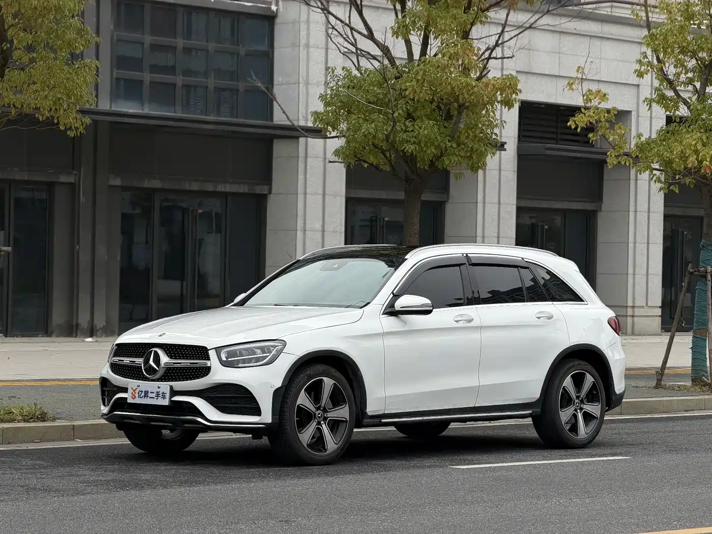 MERCEDES-BENZ GLC