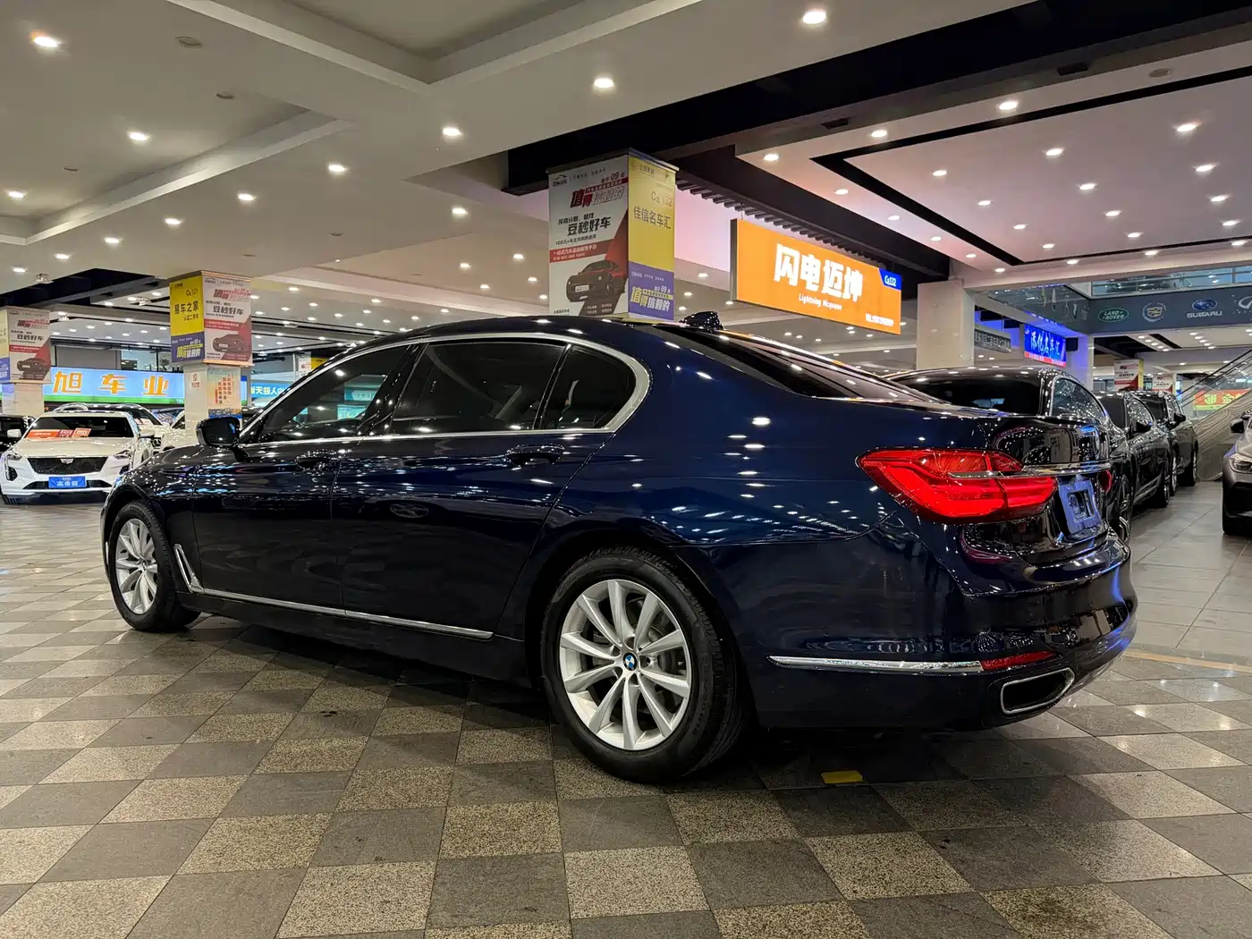 BMW 7 Series 2017 730Li Leading Edition фото 14