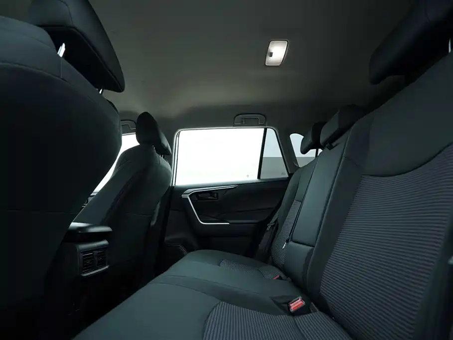 Toyota Wildlander 2023 2.0L CVT FWD LE фото 19