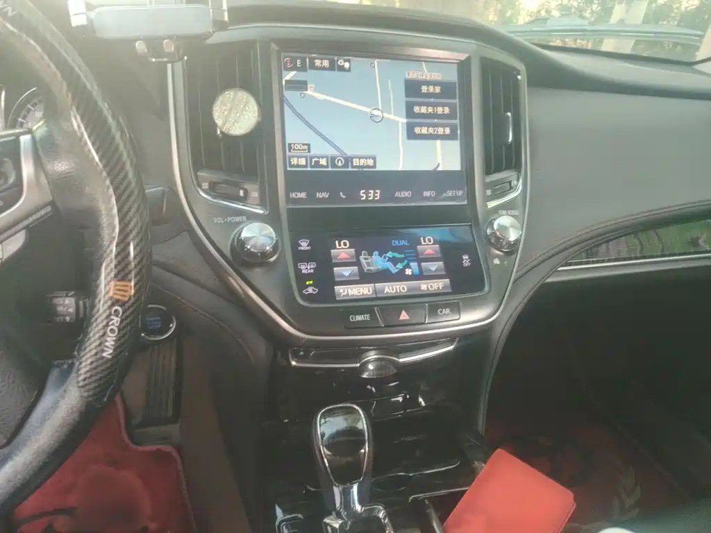 Photo 6 - Toyota Crown