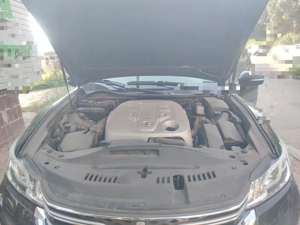 Photo 11 - Toyota Crown