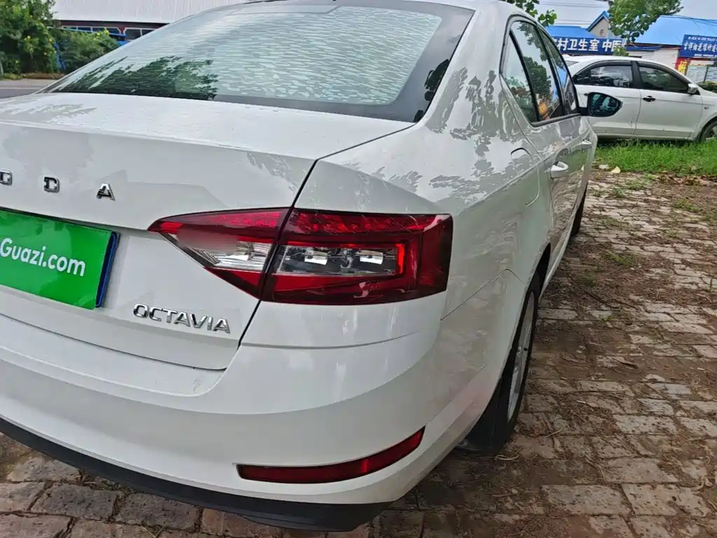 Фото 8 - Škoda Octavia