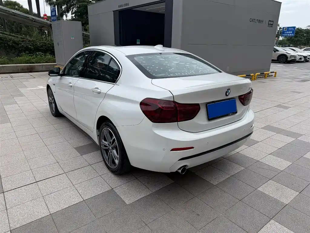 BMW 1 Series 2017 118i Sport фото 8