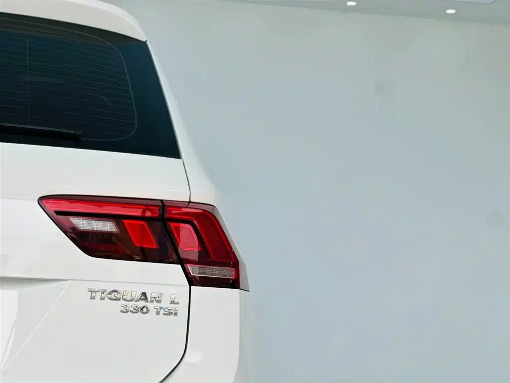 Volkswagen Tiguan L 2017 330TSI Automatic 2WD Luxury Edition фото 11