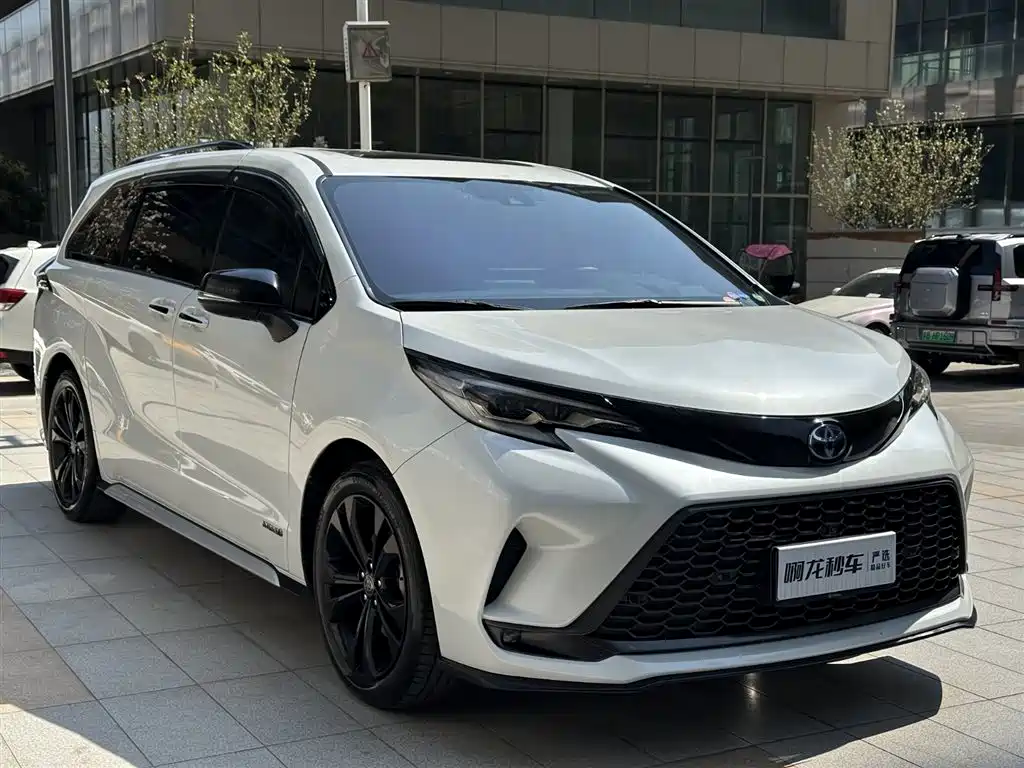 Toyota Granvia 2023 2.5L Hybrid Flagship VIP Edition фото 5
