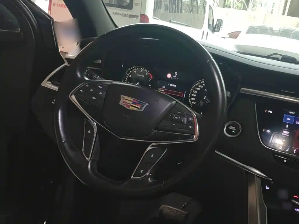 صورة 11 - Cadillac XT5