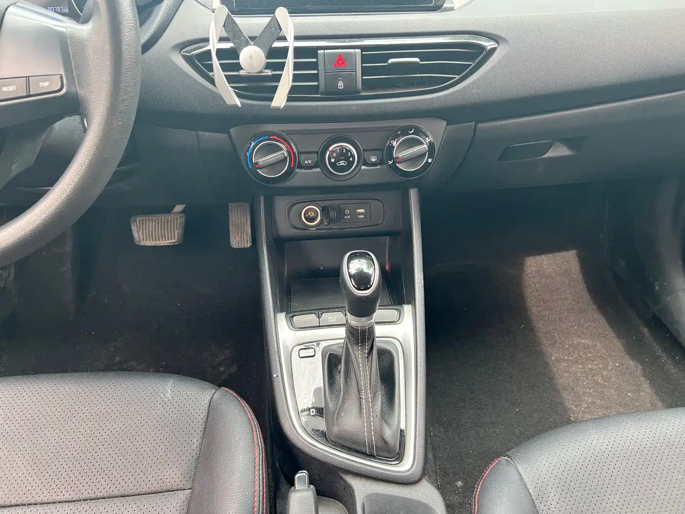 Hyundai Elantra 2017 1.6L Automatic Joy Value GLS фото 11