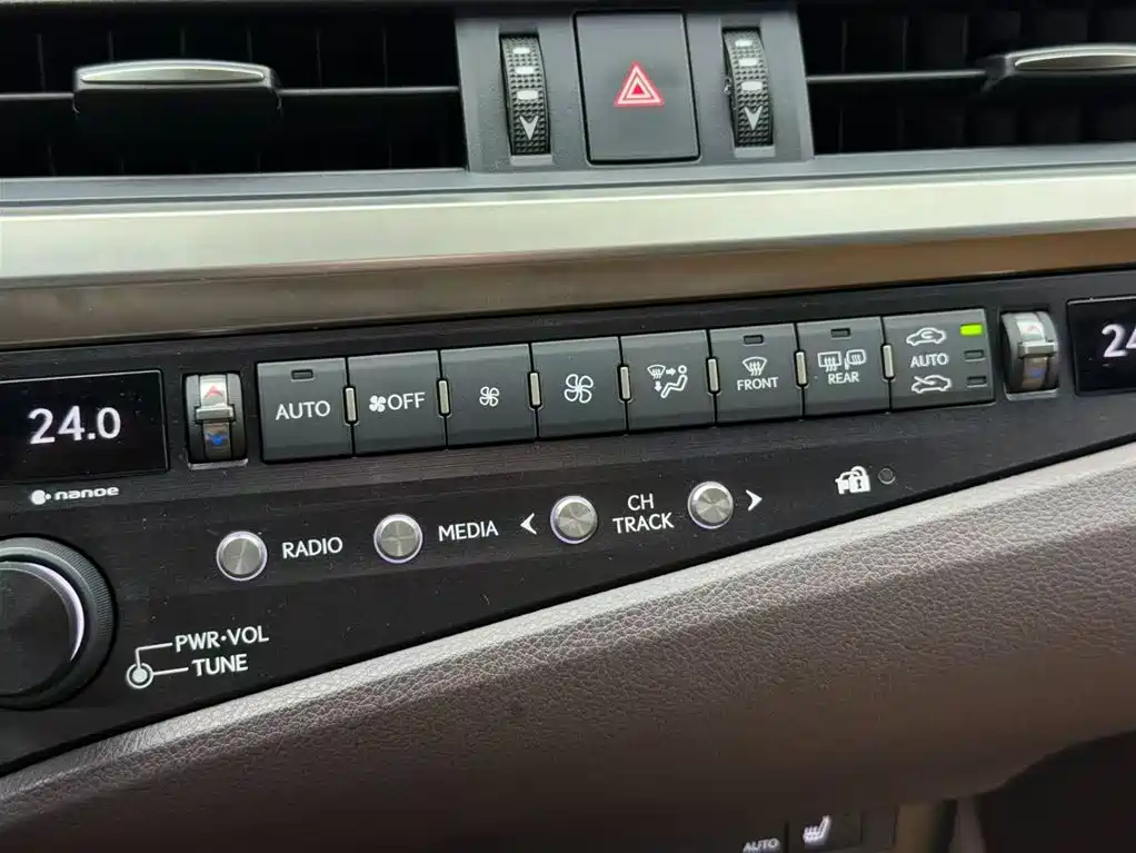 Lexus ES 2018 300h Excellence Edition China V фото 9