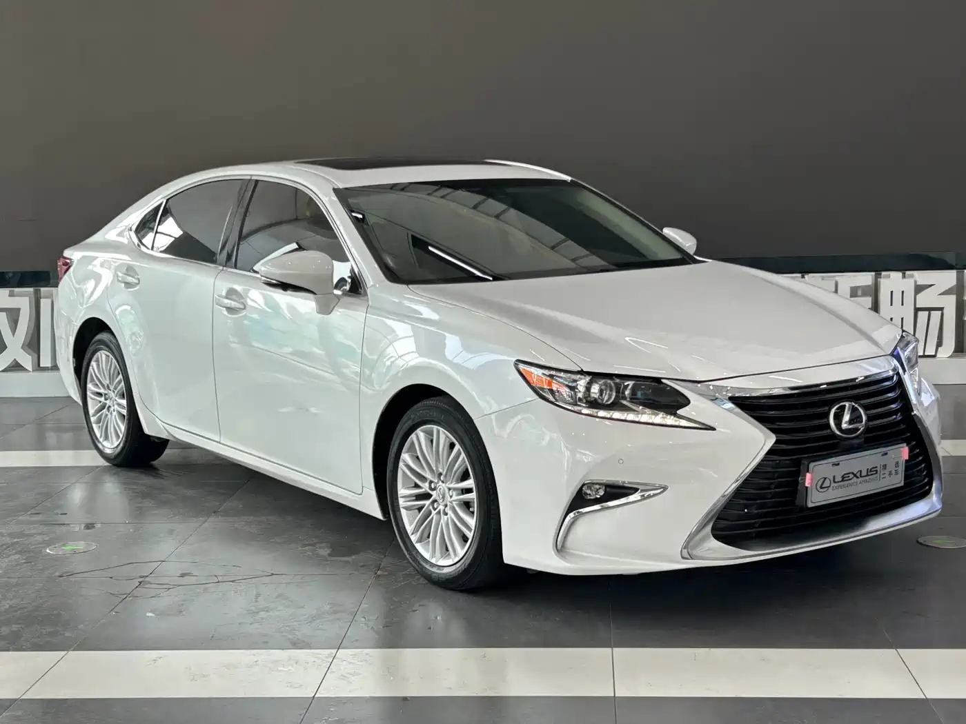 Lexus ES 2015 200 Elite Edition фото 3