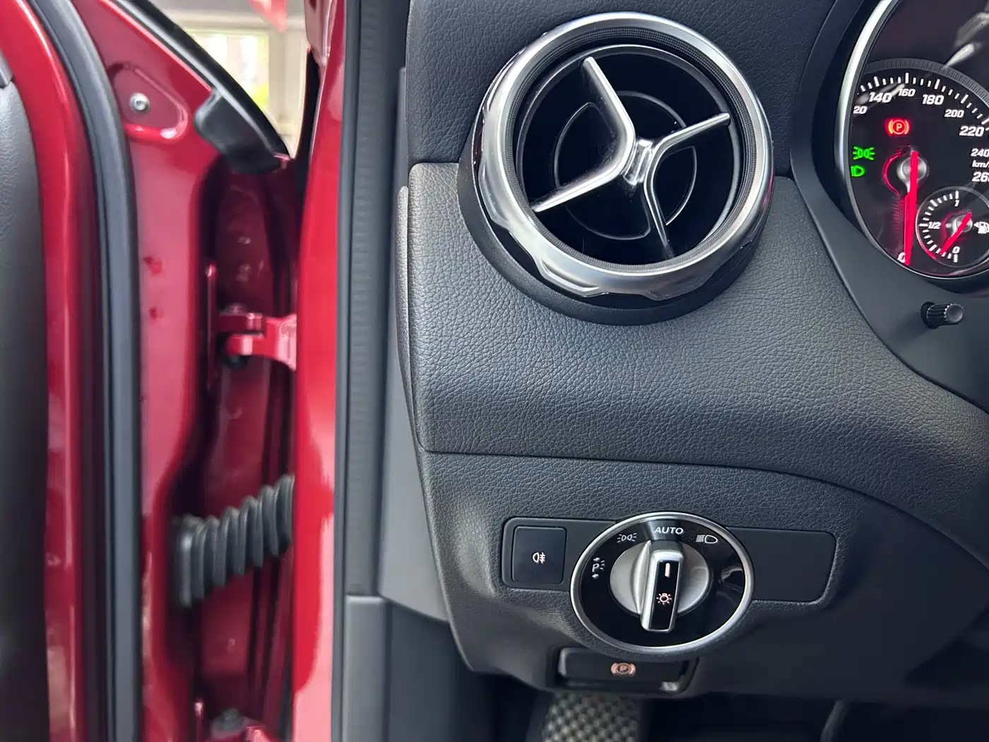 Mercedes-Benz GLA 2018 GLA 220 4MATIC Sport фото 13