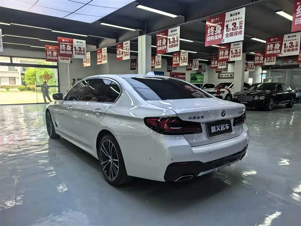 BMW 5 Series 2023 530Li Leading M Sport Package фото 9