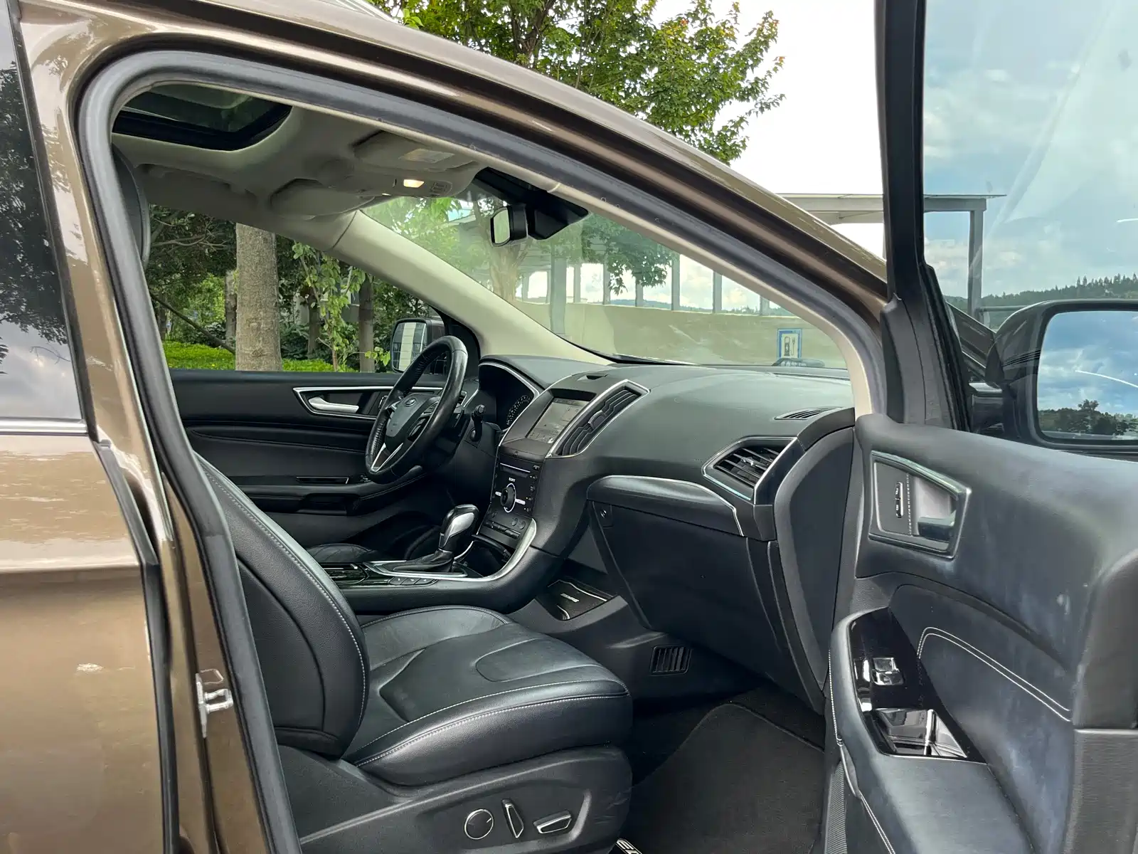 Фото 13 - Ford Edge