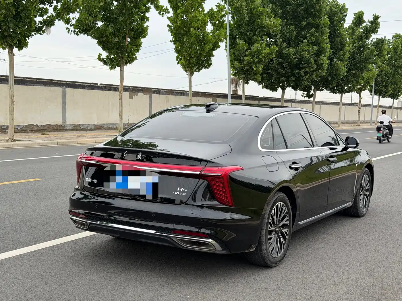 Hongqi H5 2024 2.0T Automatic Smart Connect Flag Smooth Edition фото 4