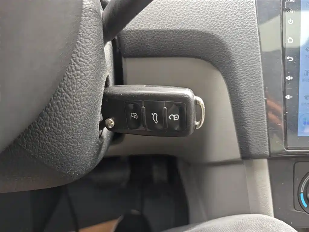 Škoda Rapid 2016 1.6L Automatic Pioneer Edition фото 9