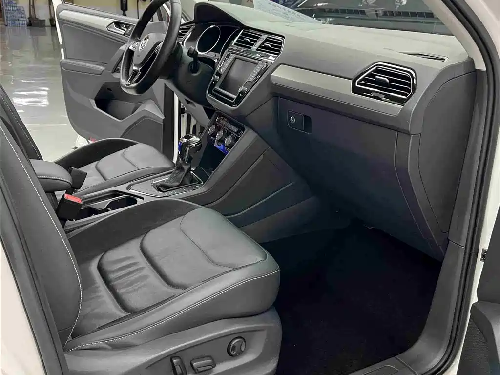 Volkswagen Tiguan L 2017 330TSI Automatic 2WD Luxury Edition фото 6