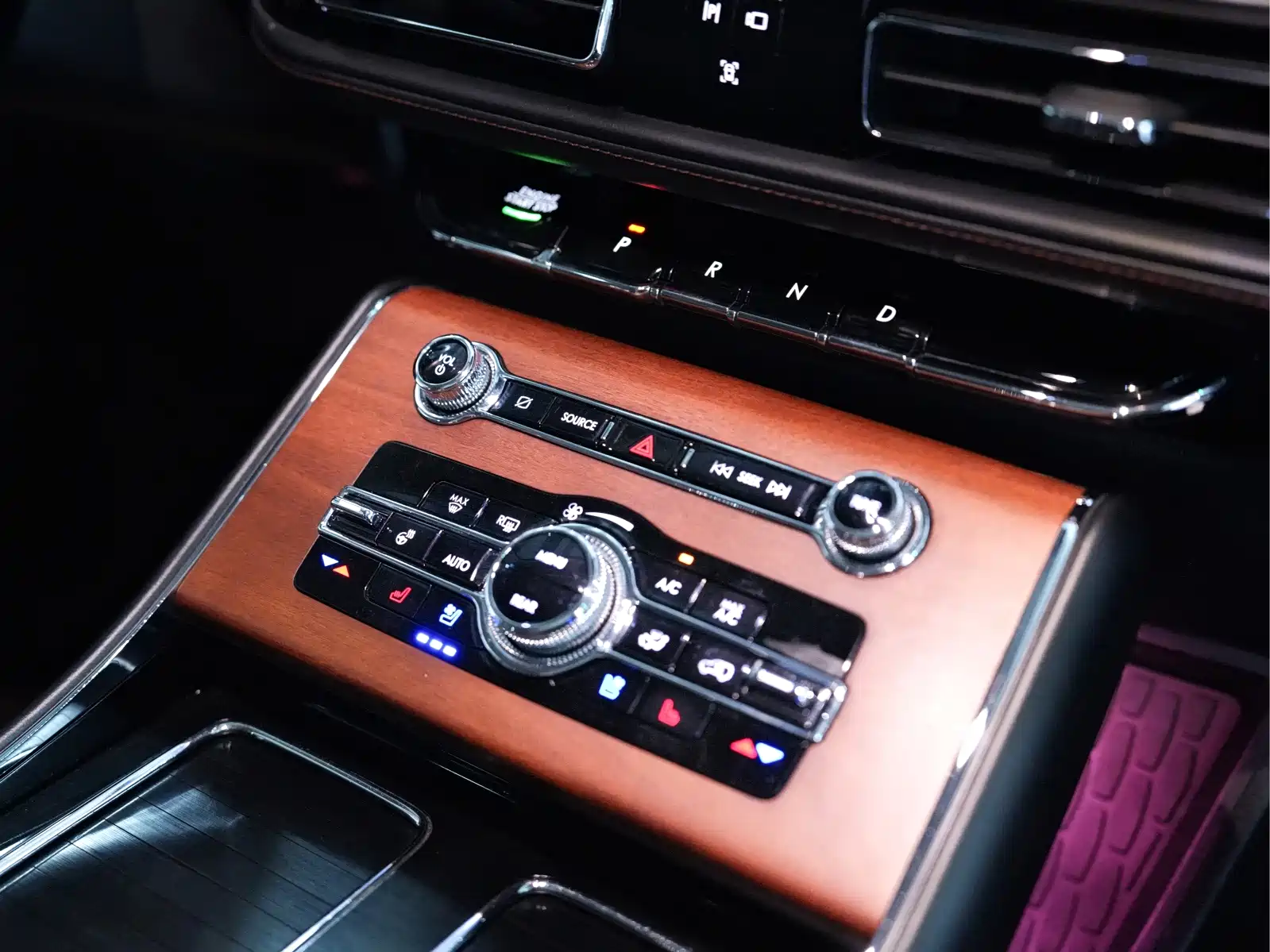 Photo 18 - Lincoln Aviator
