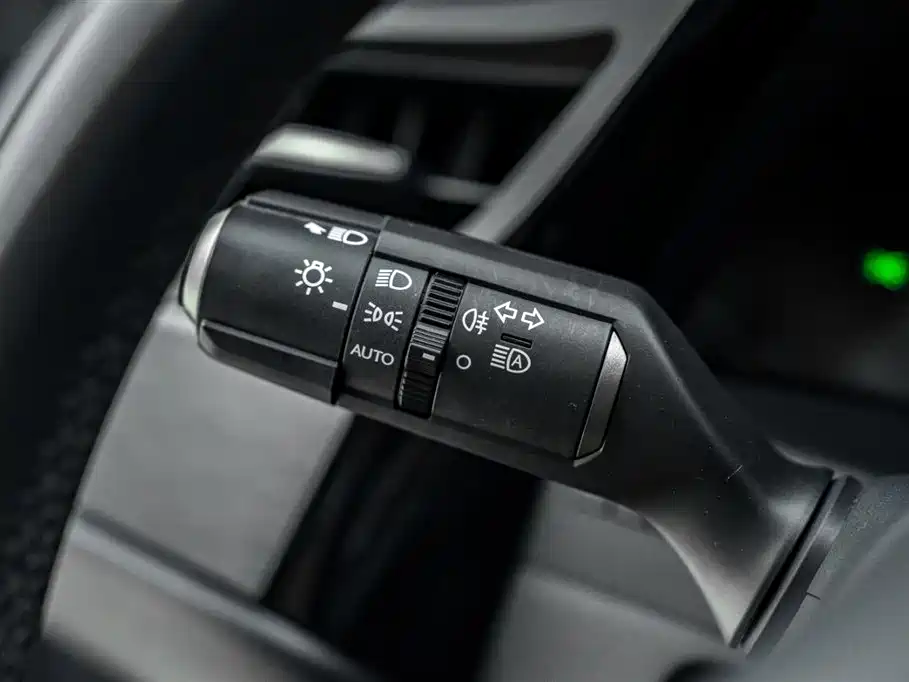 Lexus ES 2023 200 Excellence Edition фото 11