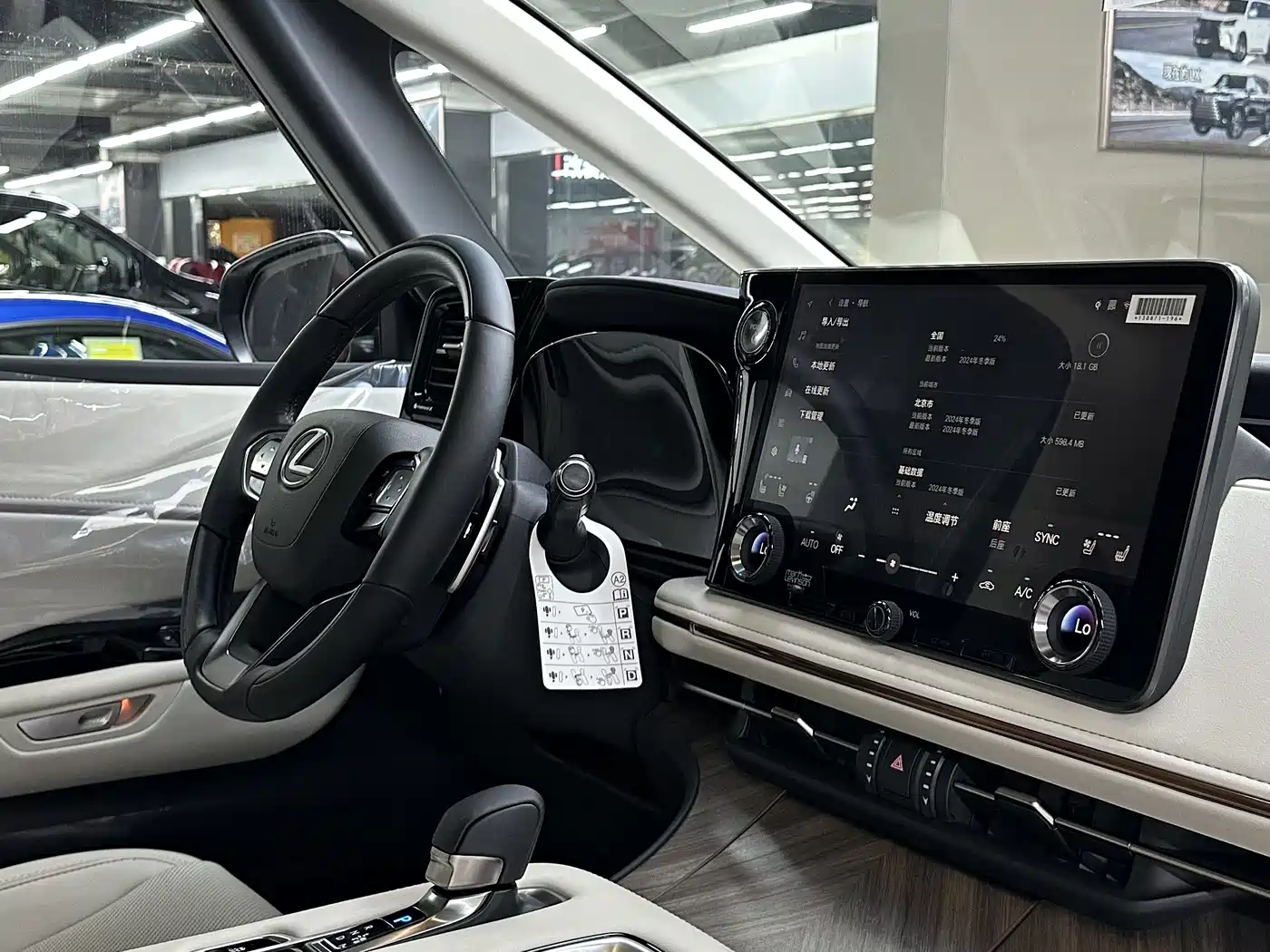 Lexus LM 2025 Model 500h Six-Seater Prestige Edition фото 18